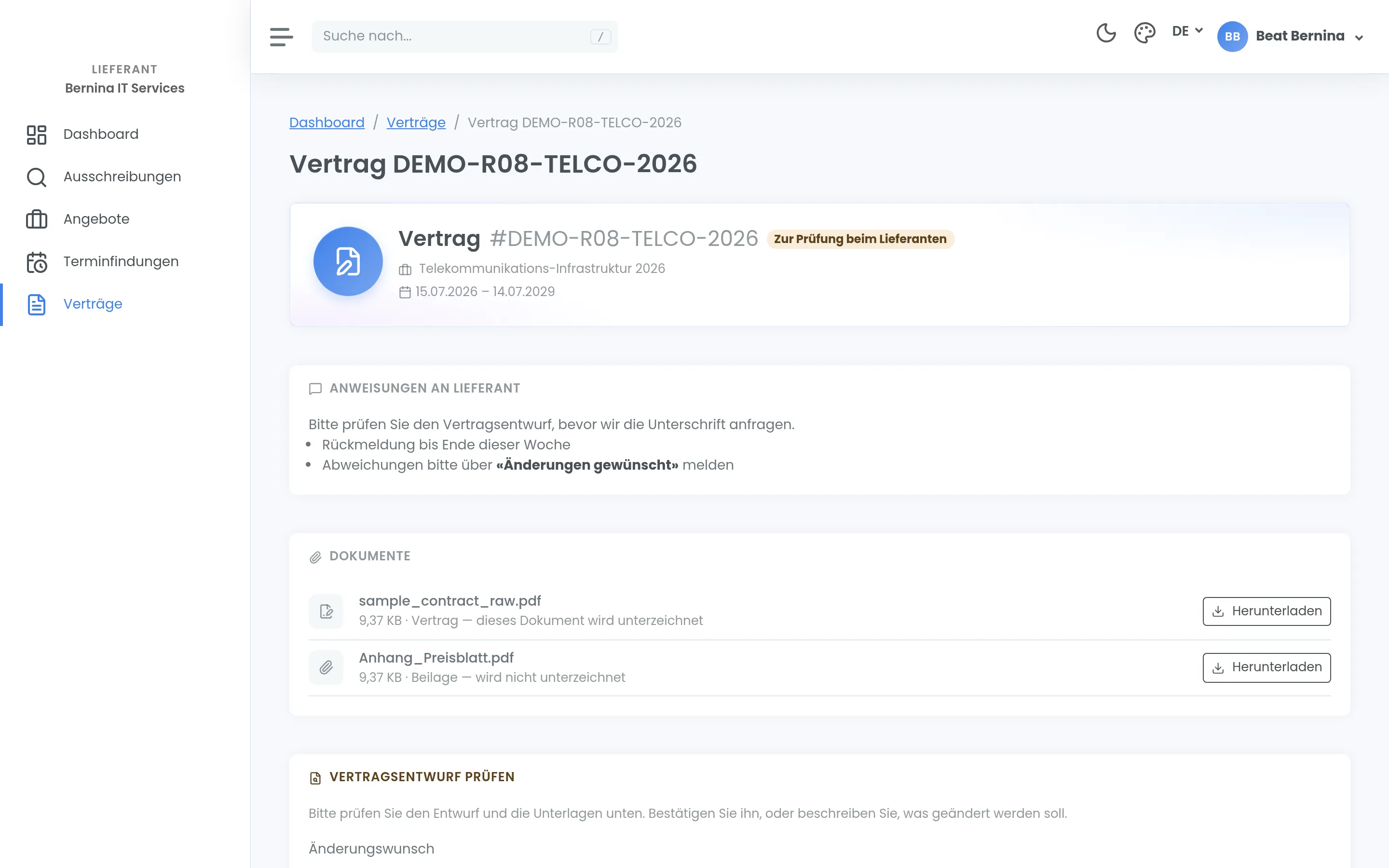 Ein Vertrag, der beim Lieferanten zur Prüfung liegt, mit den Anweisungen des Einkaufs, dem Vertragsdokument und dem Feld für einen Änderungswunsch.